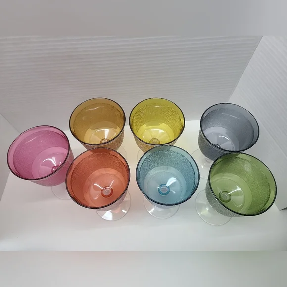 Set of 7 Vintage Plastic Stemware Goblet Cups Party Retro - Picture 2 of 7